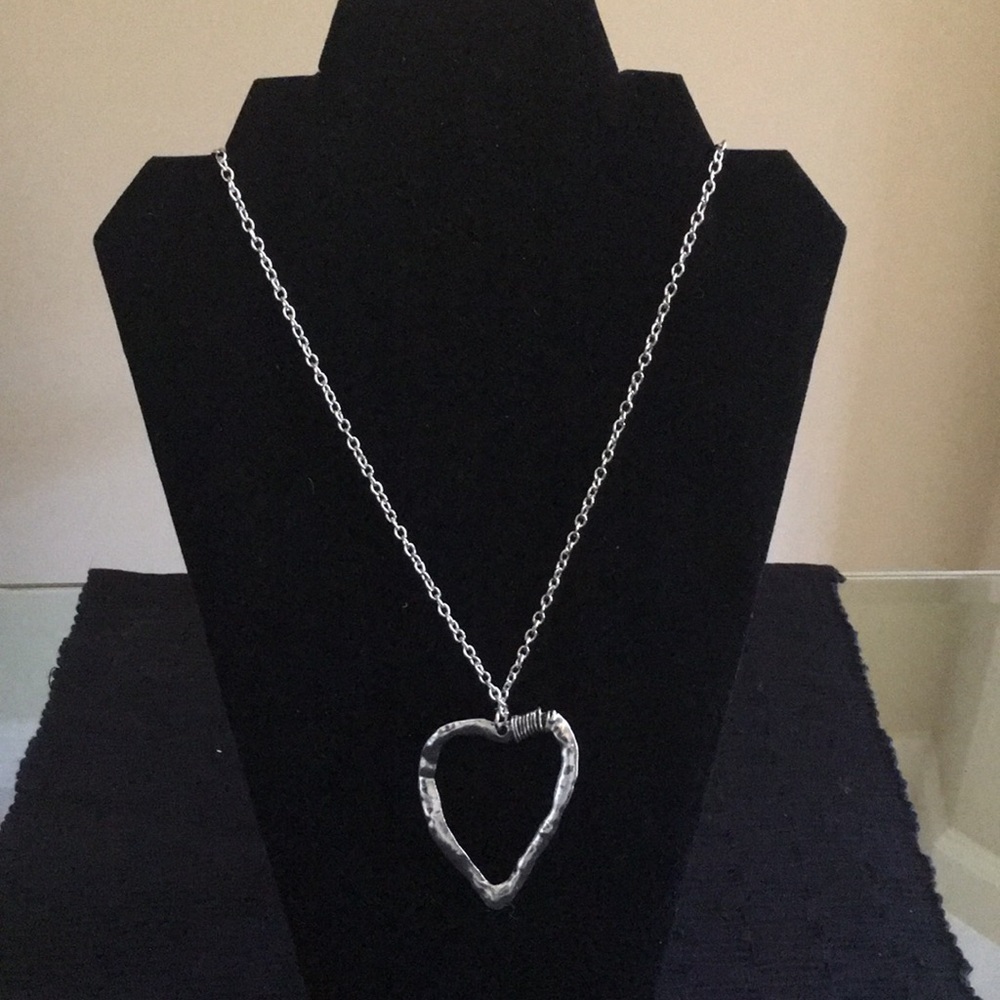 ❤️Heart Shape Necklace from Sheerwater NWT❤️